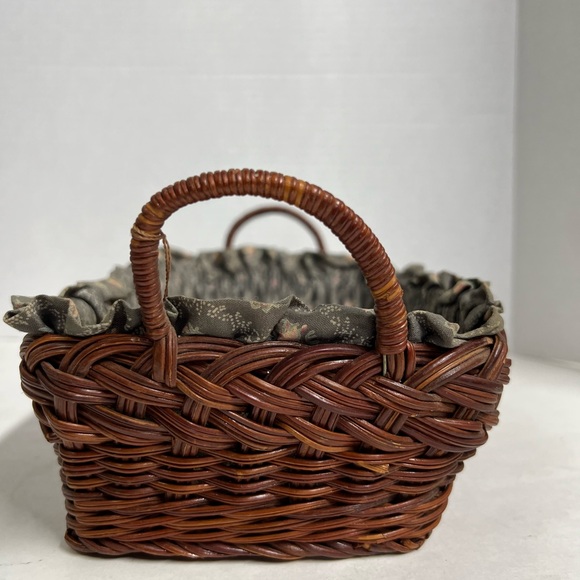Country House Basket Lined Gray Floral - Picture 2 of 12
